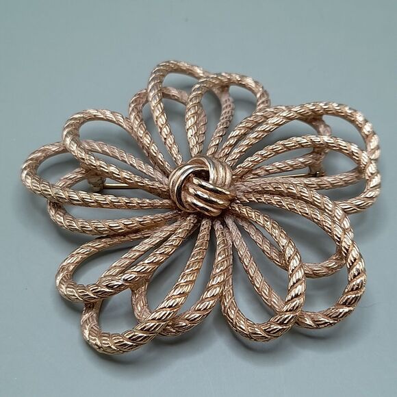 Vintage Brooch MONET Flower Rope Cord Pin, Gold Plated, 3 Inch - Picture 7 of 12